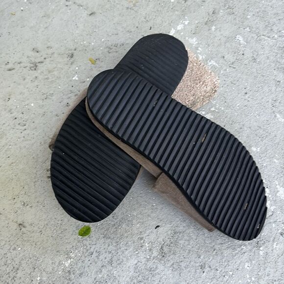 Mr P. Suede slides main image 7